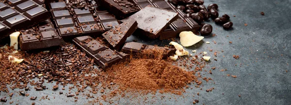 Fasole Cacao Ciocolată Fundal Gri Panorama Copia Spațiu — Fotografie, imagine de stoc