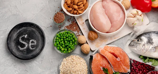 Mat Hög Selen Ljusgrå Bakgrund Hälsosam Kost Koncept Ovanifrån Platt — Stockfoto