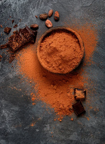 Cacaobonen Chocolade Grijze Achtergrond Superfood Concept Bovenaanzicht Flat Lay Kopieerruimte — Stockfoto