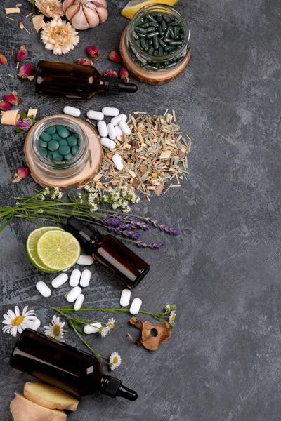 Alternatieve Medicijnvariatie Pillen Kruiden Homeopathie Geneeskunde Concept Bovenaanzicht Met Kopieerruimte — Stockfoto