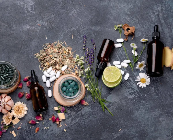 Alternatieve Medicijnvariatie Pillen Kruiden Homeopathie Geneeskunde Concept Bovenaanzicht Flat Lay — Stockfoto