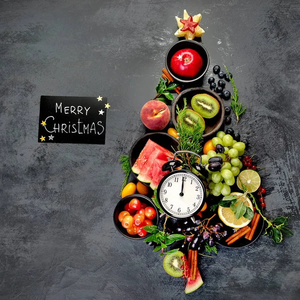 Christmas Tree Made Fruits Dark Background New Year Holidays Concept — Stock Photo, Image
