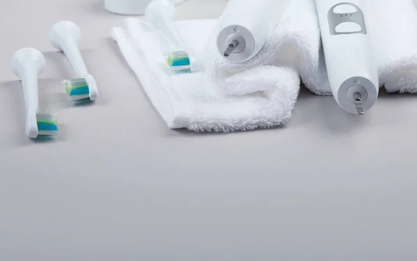 歯を洗浄するための白い歯ブラシ 医療と歯科の概念 歯ブラシだ トップビュー コピースペース — ストック写真
