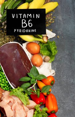 Doğal B12 vitamini kaynakları (Pyridoxine). Sağlıklı gıda konsepti. Üst görünüm, düz görünüm, kopyalama alanı
