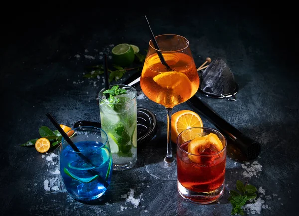 Cocktails Assortment Served Dark Background Classic Drink Menu Concept — Stock Photo, Image