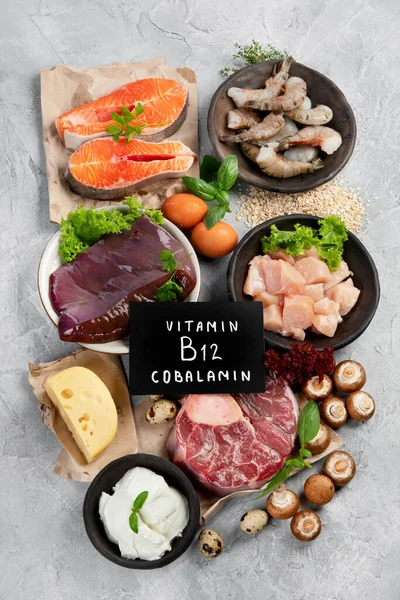 Uyku normalleşmesi için doğal B12 vitamini (Cobalamin) kaynakları; normal beyin fonksiyonlarının sağlanması; solunum sisteminin desteklenmesi; Alzheimer hastalığı tedavisi. Üst manzara, düz uzanma