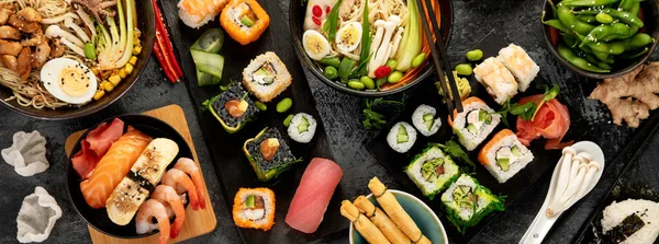 灰色の背景に日本料理や軽食 伝統的な食の概念 トップビュー フラットレイアウト コピースペース — ストック写真