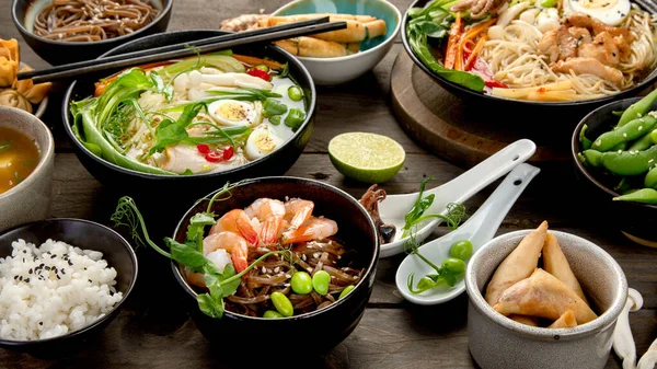 Asiatiska Rätter Och Snacks Trä Bakgrund Traditionellt Matkoncept Kopiera Utrymme — Stockfoto