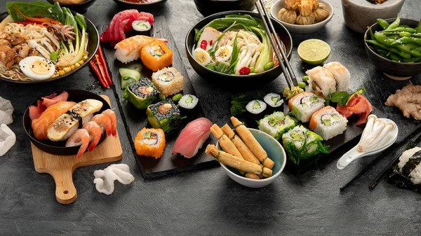 Japanse Gerechten Snacks Grijze Achtergrond Traditioneel Voedselconcept Kopieerruimte — Stockfoto