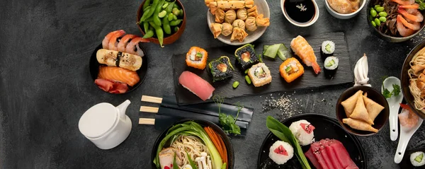 Japanse Gerechten Snacks Grijze Achtergrond Traditioneel Voedselconcept Bovenaanzicht Flat Lay — Stockfoto