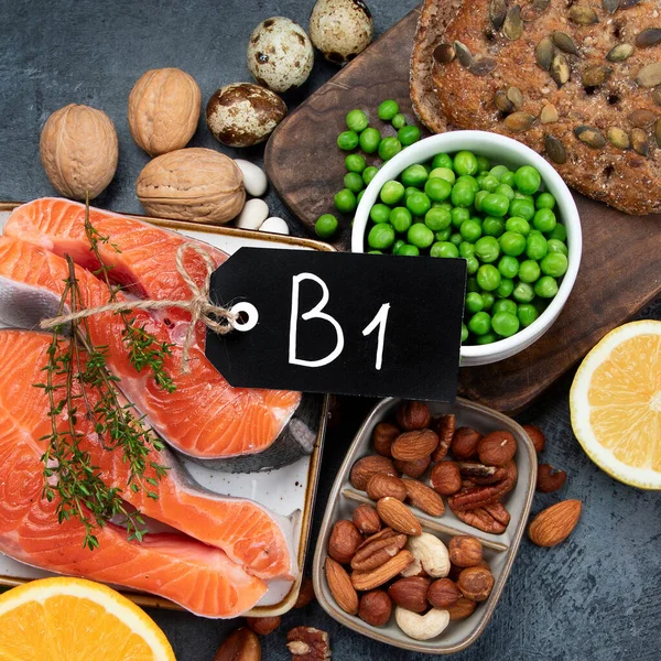 维生素B1含量高的食物 底色深 健康饮食概念 顶视图 复制空间 — 图库照片
