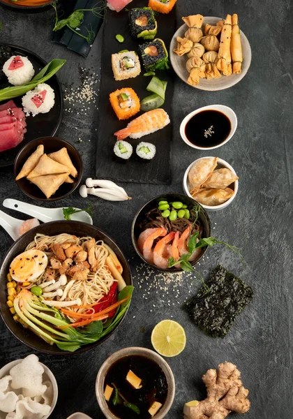 Mâncăruri Japoneze Gustări Fundal Gri Conceptul Alimentar Tradițional Vedere Sus — Fotografie, imagine de stoc