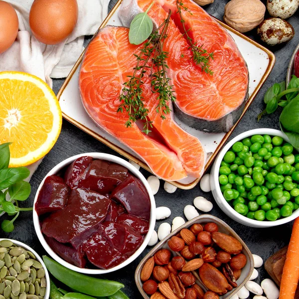 Lebensmittel Mit Hohem Vitamin Gehalt Auf Dunklem Hintergrund Gesunde Ernährung — Stockfoto
