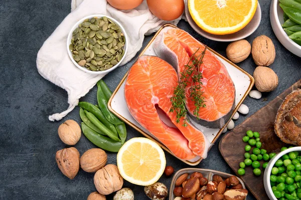 Alimentos Ricos Vitamina Sobre Fondo Oscuro Concepto Dieta Saludable Vista — Foto de Stock