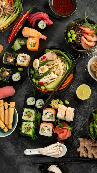 Japanse Gerechten Snacks Grijze Achtergrond Traditioneel Voedselconcept Bovenaanzicht Flat Lay — Stockfoto