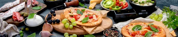 Assortimento Piatti Italiani Sfondo Scuro Concetto Cibo Tradizionale Panorama — Foto Stock