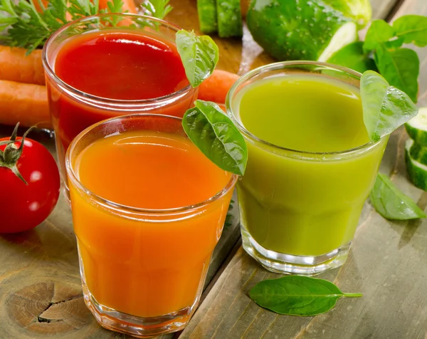 Hälsosamma vegetabiliska juicer — Stockfoto