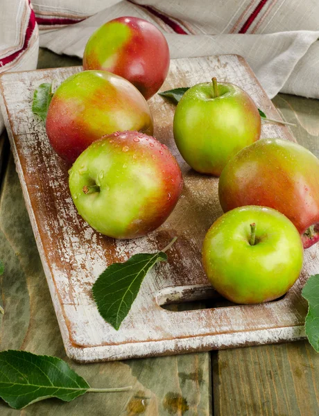 Appels met waterdruppels — Stockfoto