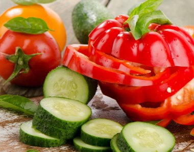 Kırmızı Pul biber ve salatalık