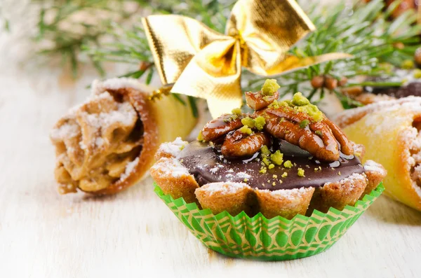 Cupcake mit Weihnachtsdekorationen — Stockfoto
