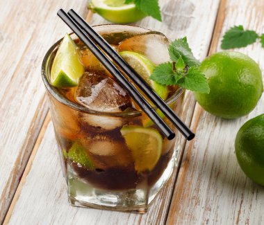 Cuba libre içecek