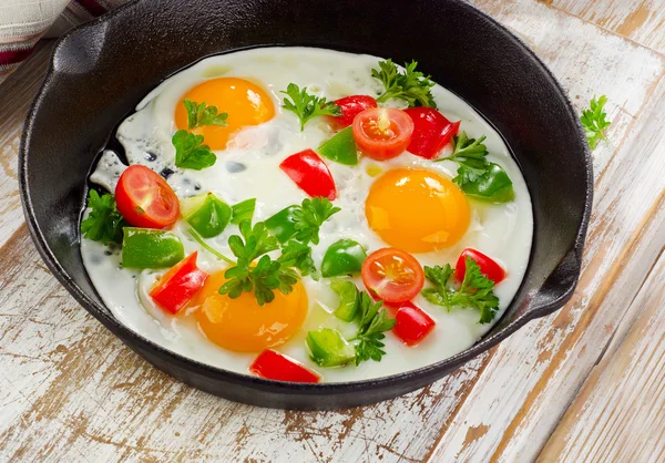 Colazione sana con uova fritte — Foto Stock