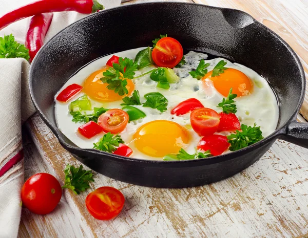 Healthy breakfast with fried eggs — Stock Photo, Image