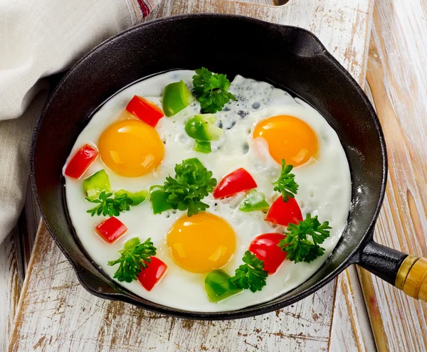 Healthy breakfast with fried eggs — Stock Photo, Image