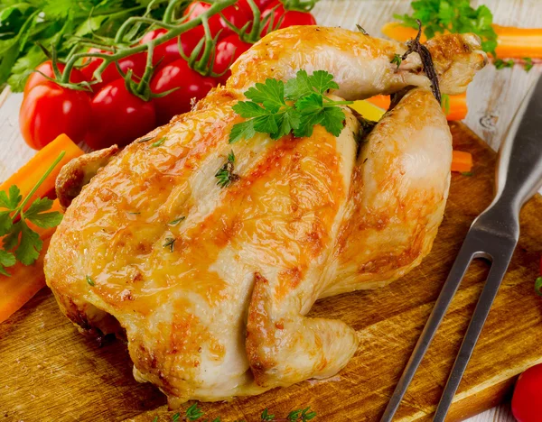 Pollo asado con verduras —  Fotos de Stock