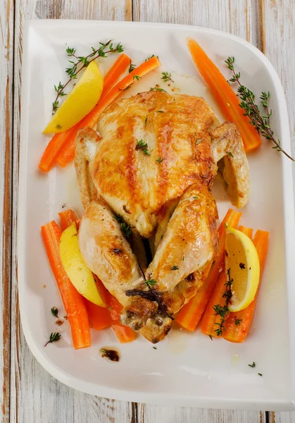 Volles gebratenes Hühnchen — Stockfoto