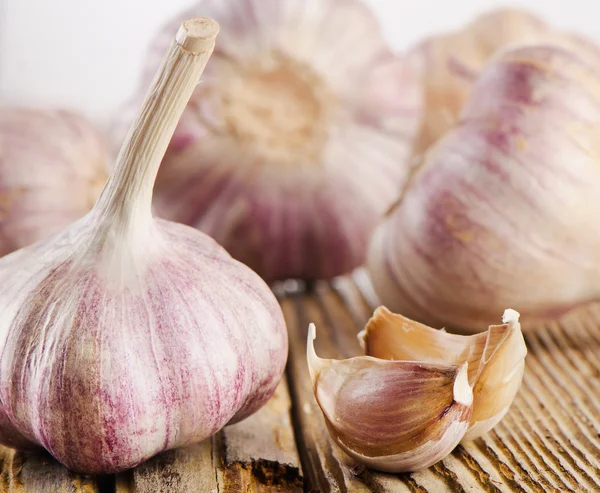 Garlic whole and cloves — Stock Photo, Image