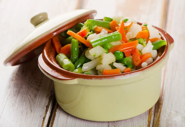 Légumes dans un bol — Photo