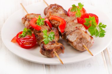 Domuz kebap sebze ile devam eder