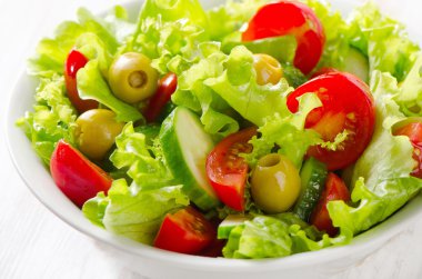 Tabak taze karışık sebze salatası