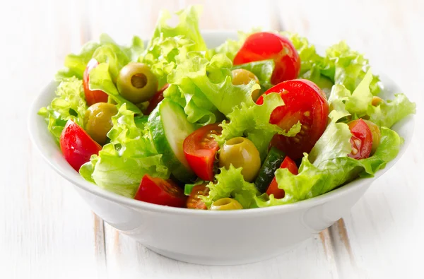 Bol de ensalada de verduras frescas —  Fotos de Stock