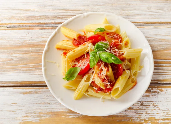 Penne pasta met bolognese saus — Stockfoto