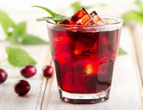 Cranberry cocktail with mint — Stock Photo, Image