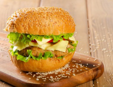 Taze sebzeli hamburger..