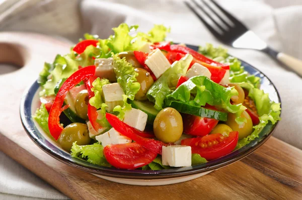 Salada grega fresca com feta — Fotografia de Stock