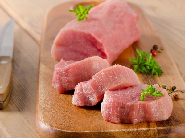 Raw beef with herbs — Stock Photo, Image