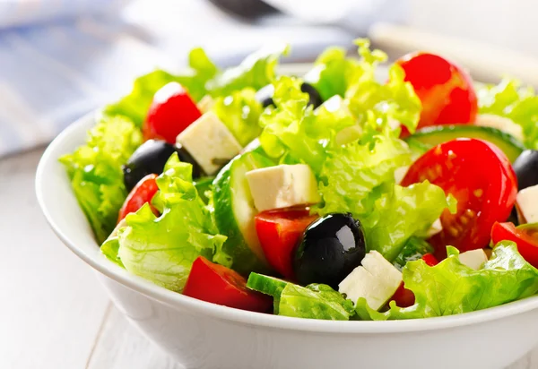 Hälsosam grekisk sallad — Stockfoto