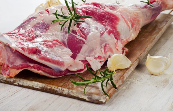 Raw lamb leg — Stock Photo, Image