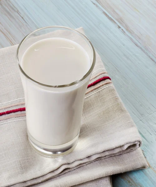 Una jarra de leche de vaca — Foto de Stock