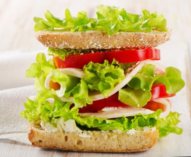 Türkiye ve sebze ile sandviç