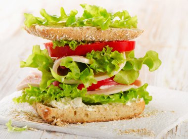 Türkiye ve sebze ile sandviç