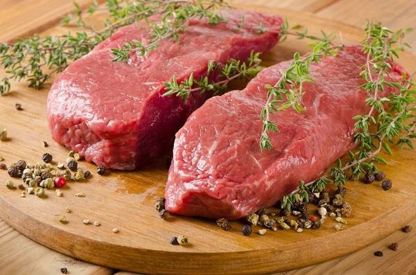 Raw beef steaks — Stock Photo, Image