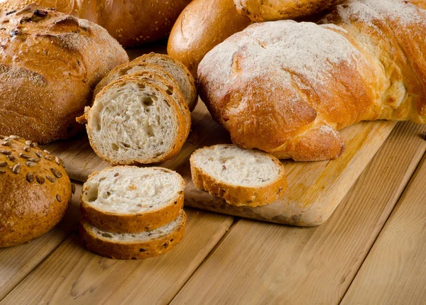 Печёные буханки хлеба — стоковое фото