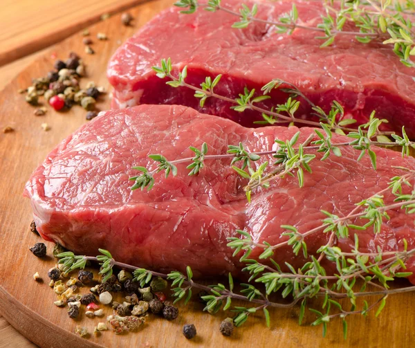 RAW яловичини стейки — стокове фото