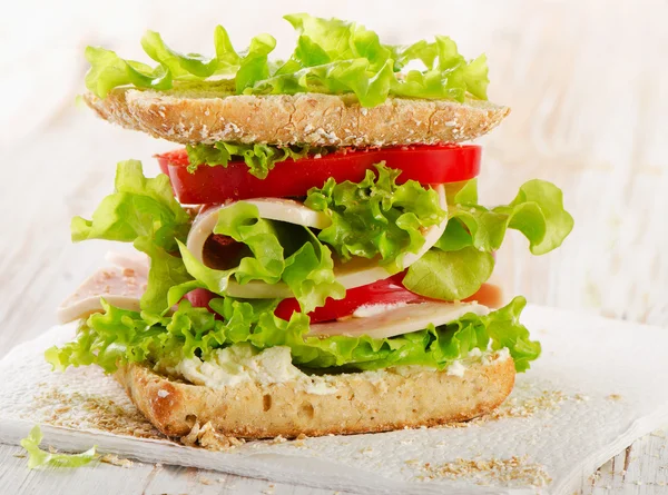 Türkiye ve sebze ile sandviç