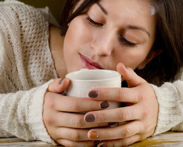 Girl with cup of tea — Stock Photo, Image